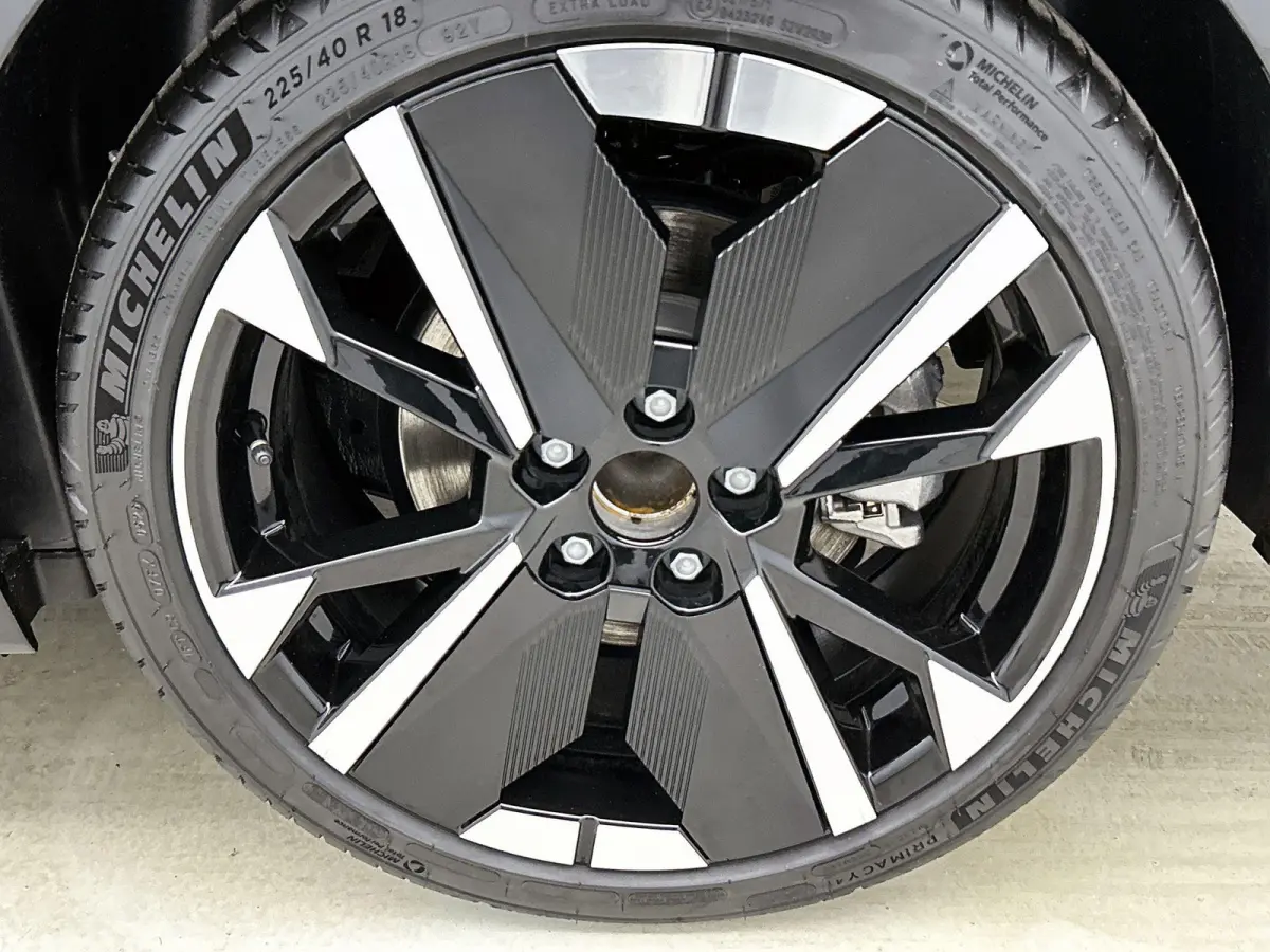 1.6 Plug-in Hybrid GT 195pk Automaat | Alcantara-pakket | 360 Vision & Drive Assist Plus Pack SW | On board charger 7,4 kW | Matrix-LED | 18"LMV |