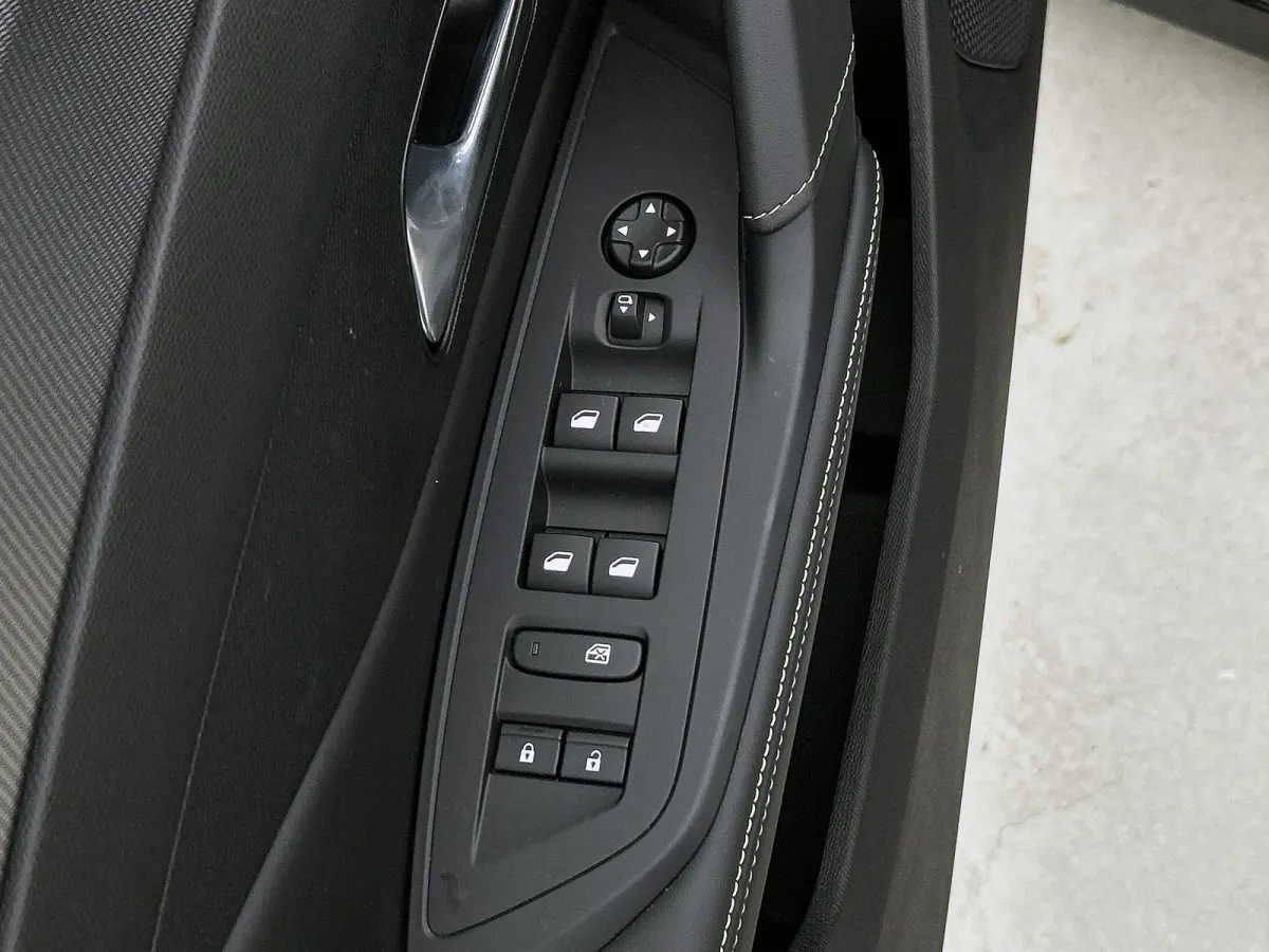 1.6 Plug-in Hybrid GT 195pk Automaat | Alcantara-pakket | 360 Vision & Drive Assist Plus Pack SW | On board charger 7,4 kW | Matrix-LED | 18"LMV |