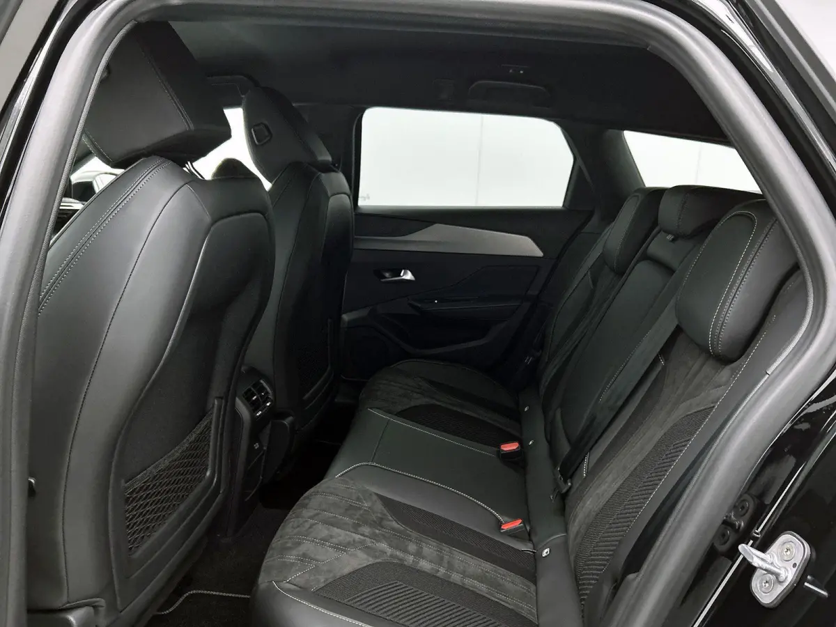 1.6 Plug-in Hybrid GT 195pk Automaat | Alcantara-pakket | 360 Vision & Drive Assist Plus Pack SW | On board charger 7,4 kW | Matrix-LED | 18"LMV |