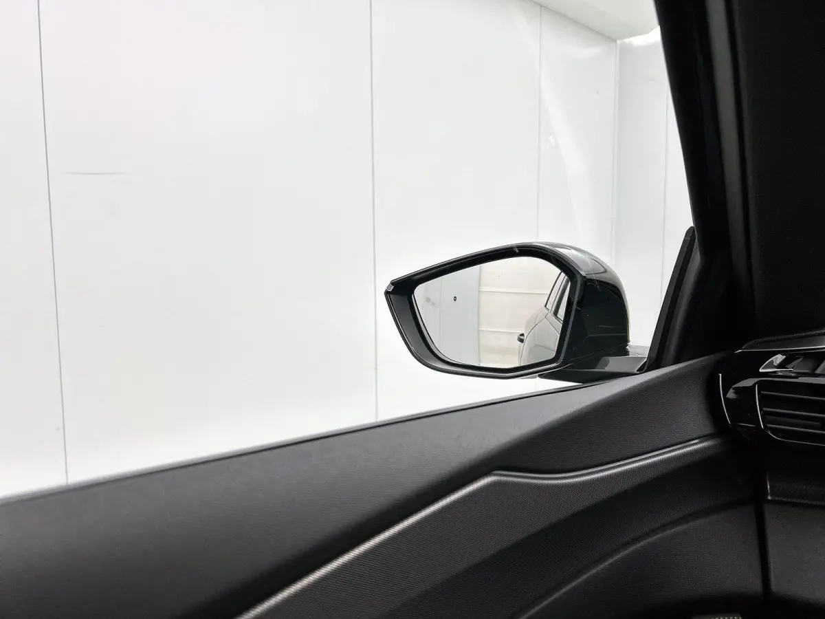 1.6 Plug-in Hybrid GT 195pk Automaat | Alcantara-pakket | 360 Vision & Drive Assist Plus Pack SW | On board charger 7,4 kW | Matrix-LED | 18"LMV |