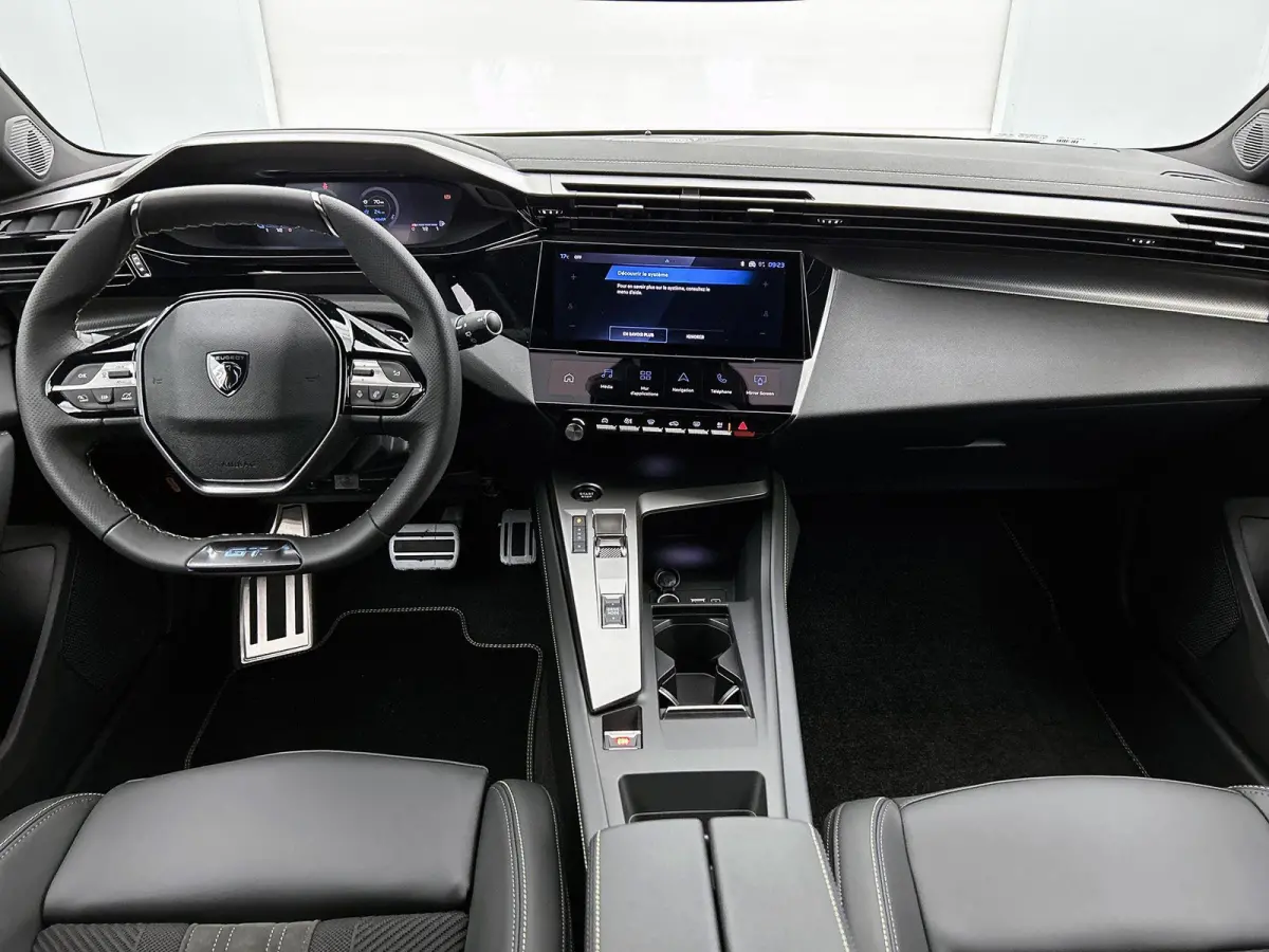 1.6 Plug-in Hybrid GT 195pk Automaat | Alcantara-pakket | 360 Vision & Drive Assist Plus Pack SW | On board charger 7,4 kW | Matrix-LED | 18"LMV |
