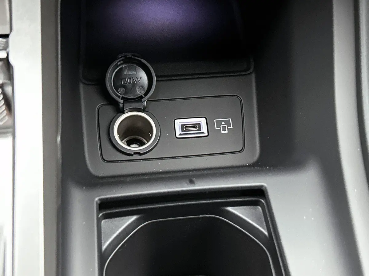 1.6 Plug-in Hybrid GT 195pk Automaat | Alcantara-pakket | 360 Vision & Drive Assist Plus Pack SW | On board charger 7,4 kW | Matrix-LED | 18"LMV |