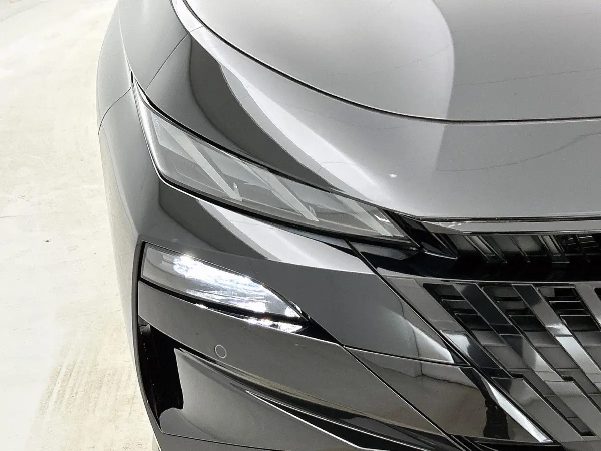1.6 Plug-in Hybrid GT 195pk Automaat | Alcantara-pakket | 360 Vision & Drive Assist Plus Pack SW | On board charger 7,4 kW | Matrix-LED | 18"LMV |