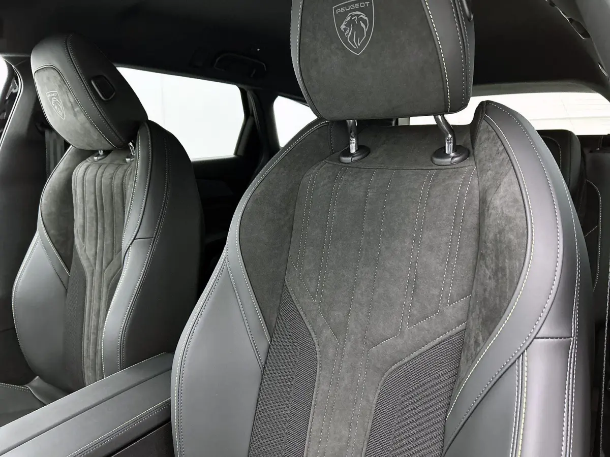 1.6 Plug-in Hybrid GT 195pk Automaat | Alcantara-pakket | 360 Vision & Drive Assist Plus Pack SW | On board charger 7,4 kW | Matrix-LED | 18"LMV |