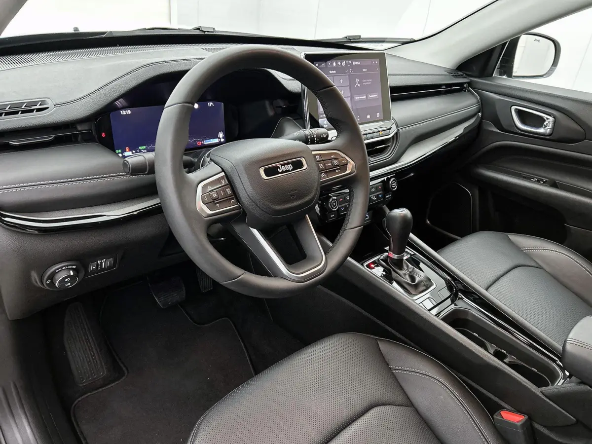 1.5T e-Hybrid Summit 130pk Automaat | Stoelen-pakket | Navigatie via CarPlay Andoird Auto | Adaptieve Cruise Control | 19"LMV | LED | Camera | Leder |