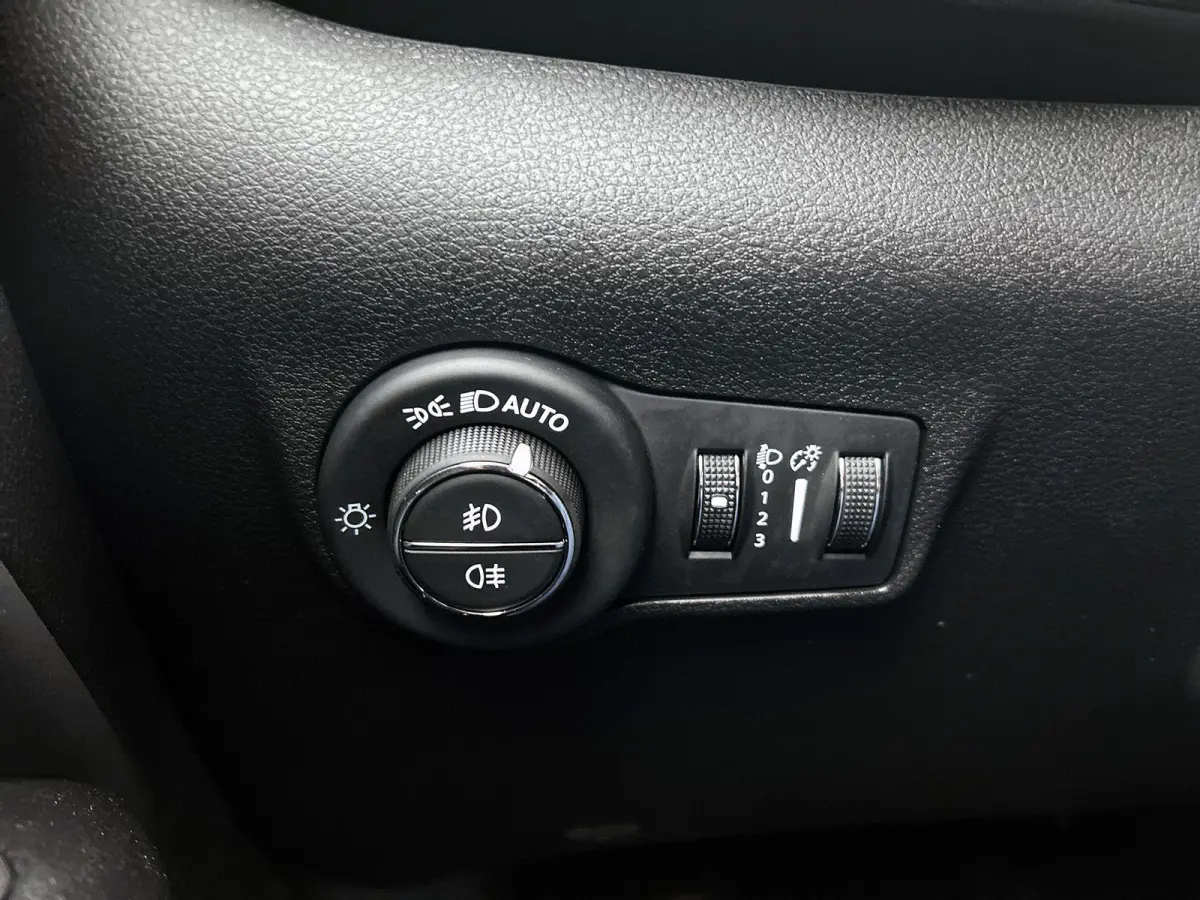 1.5T e-Hybrid Summit 130pk Automaat | Stoelen-pakket | Navigatie via CarPlay Andoird Auto | Adaptieve Cruise Control | 19"LMV | LED | Camera | Leder |
