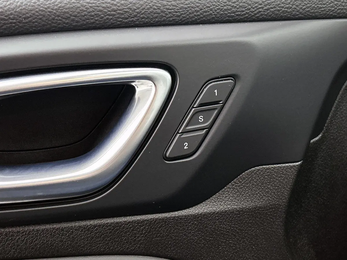 1.5T e-Hybrid Summit 130pk Automaat | Stoelen-pakket | Navigatie via CarPlay Andoird Auto | Adaptieve Cruise Control | 19"LMV | LED | Camera | Leder |
