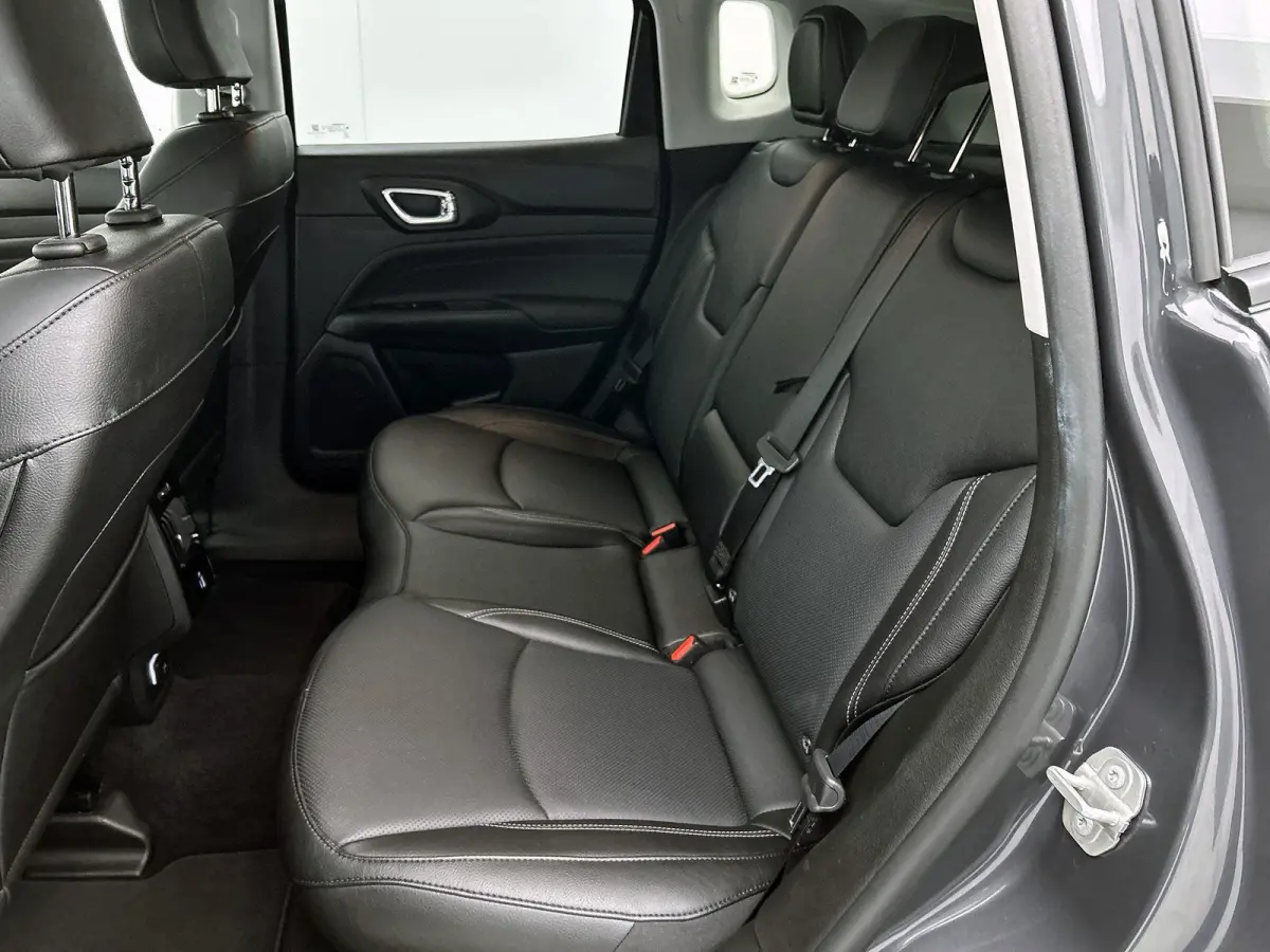 1.5T e-Hybrid Summit 130pk Automaat | Stoelen-pakket | Navigatie via CarPlay Andoird Auto | Adaptieve Cruise Control | 19"LMV | LED | Camera | Leder |