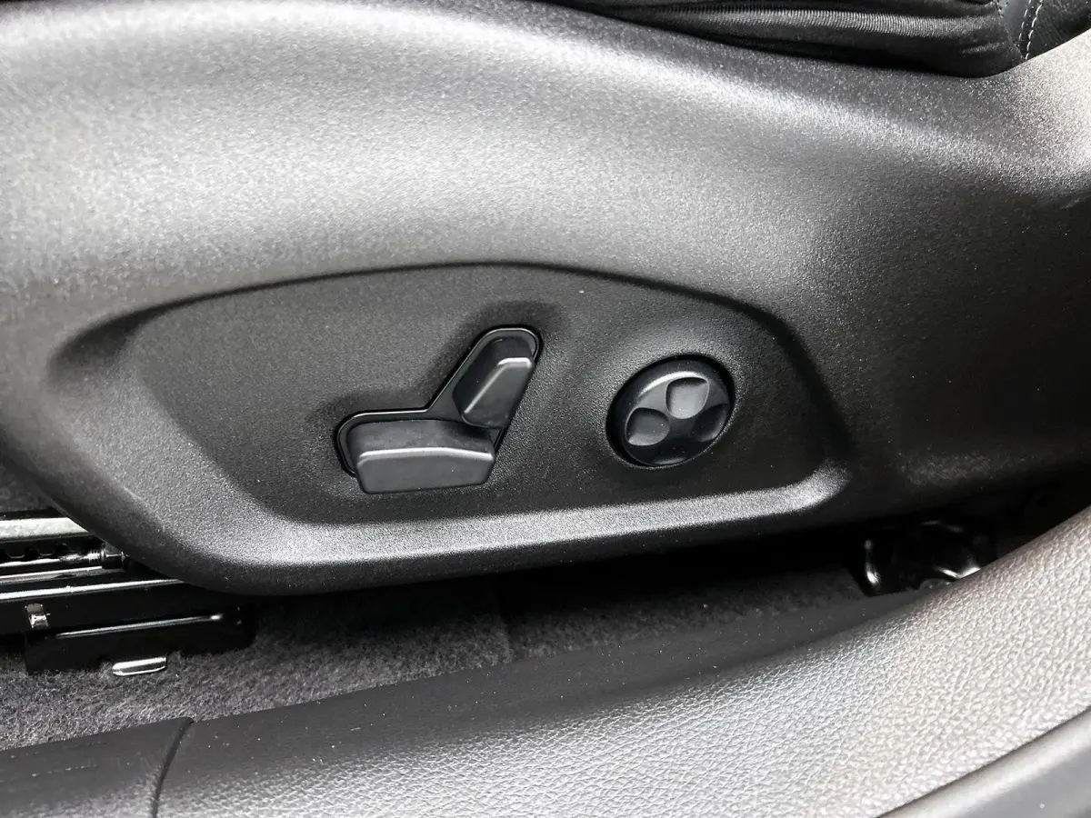 1.5T e-Hybrid Summit 130pk Automaat | Stoelen-pakket | Navigatie via CarPlay Andoird Auto | Adaptieve Cruise Control | 19"LMV | LED | Camera | Leder |