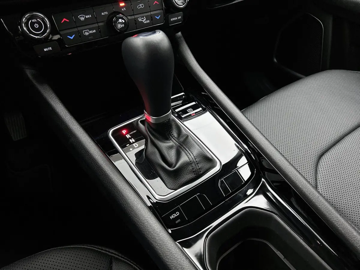 1.5T e-Hybrid Summit 130pk Automaat | Stoelen-pakket | Navigatie via CarPlay Andoird Auto | Adaptieve Cruise Control | 19"LMV | LED | Camera | Leder |