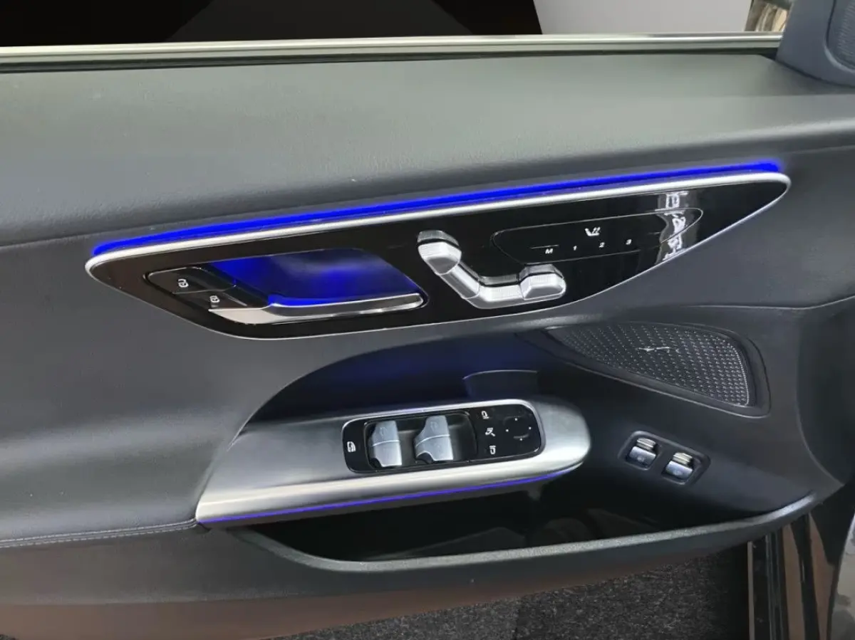 300e AVANTGARDE ** HIGH LED, NAVI+, MEMORY, CAMERA, WINTER ** 1e EIG - Ex MB-AG - UNFALLFREI ** ** INFORMEER OOK NAAR ONZE AANTREKKELIJKE FINANCIAL-LEASE TARIEVEN **