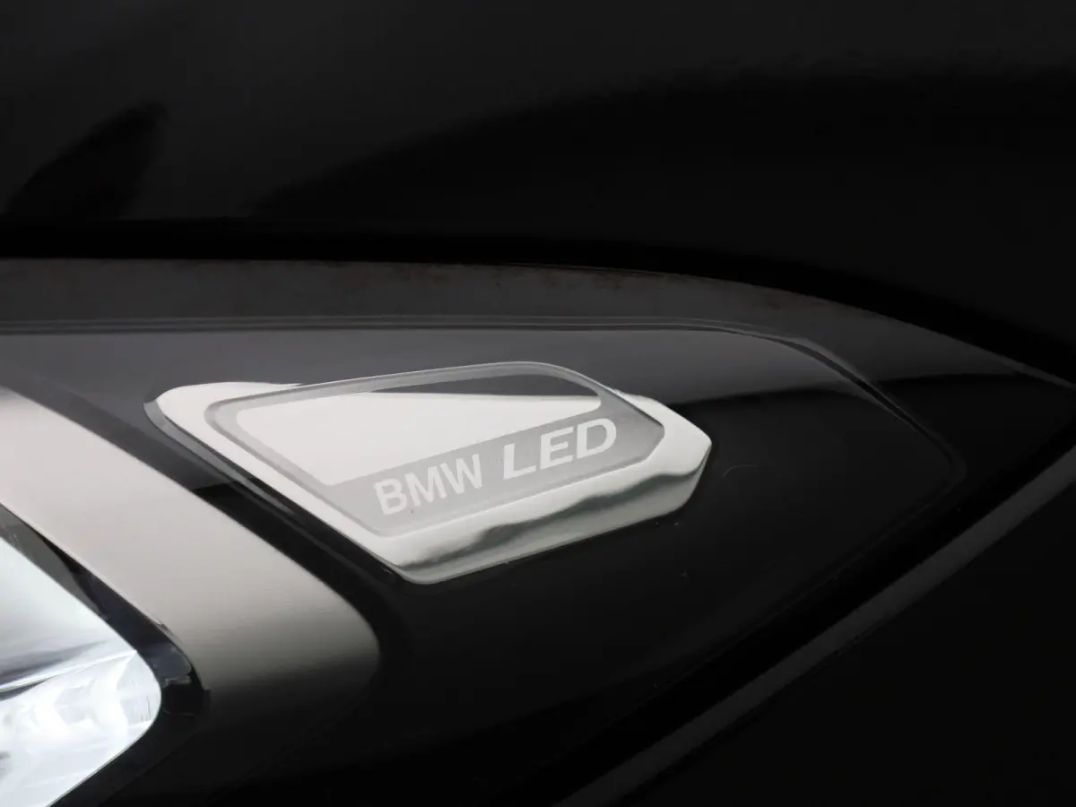 320e | ACHTERUITRIJCAMERA | APPLE CARPLAY - ANDROID AUTO | ELEKTRISCHE KOFFERKLEP | TREKHAAK | NAVIGATIE |