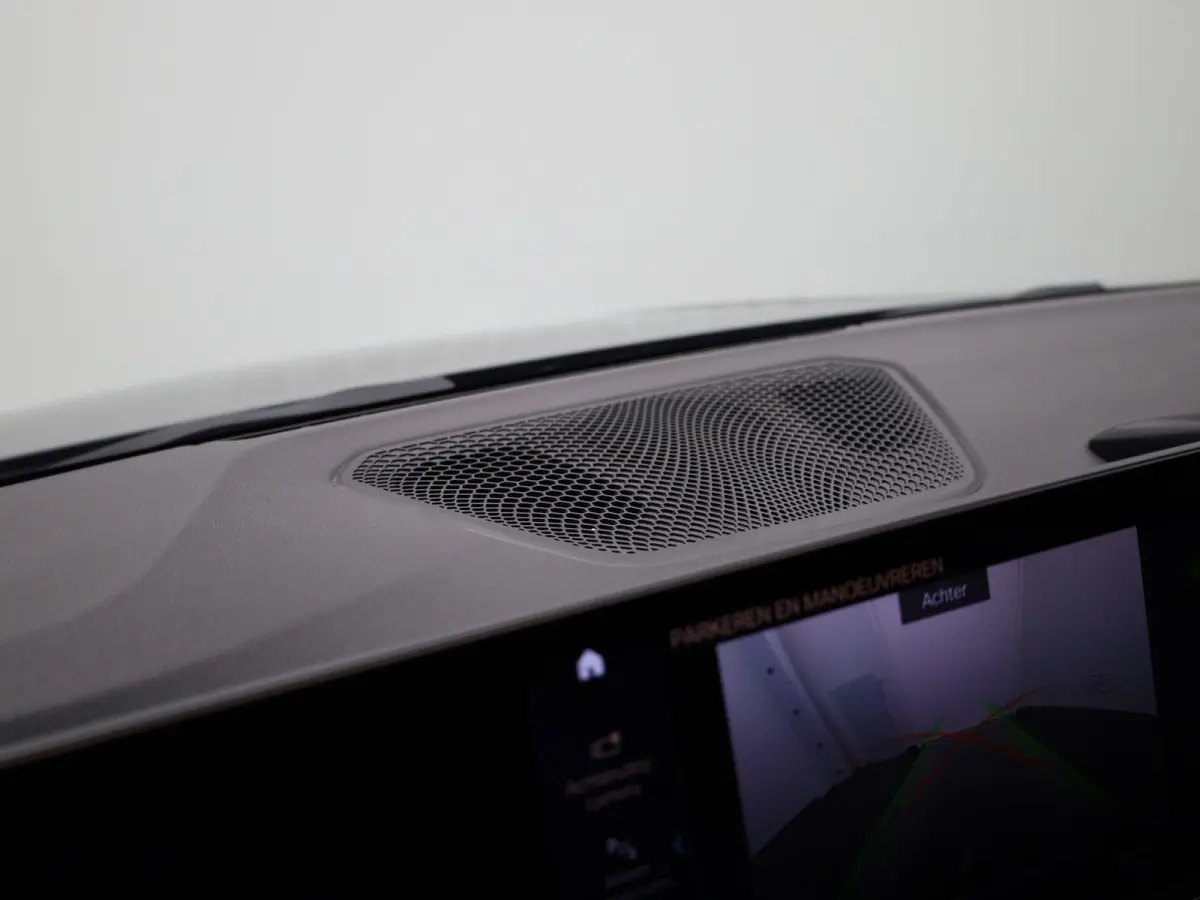 320e | ACHTERUITRIJCAMERA | APPLE CARPLAY - ANDROID AUTO | ELEKTRISCHE KOFFERKLEP | TREKHAAK | NAVIGATIE |