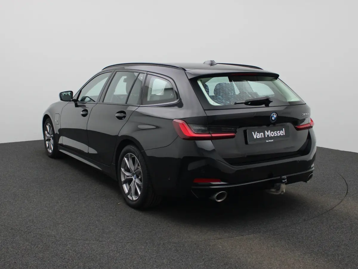 320e | ACHTERUITRIJCAMERA | APPLE CARPLAY - ANDROID AUTO | ELEKTRISCHE KOFFERKLEP | TREKHAAK | NAVIGATIE |
