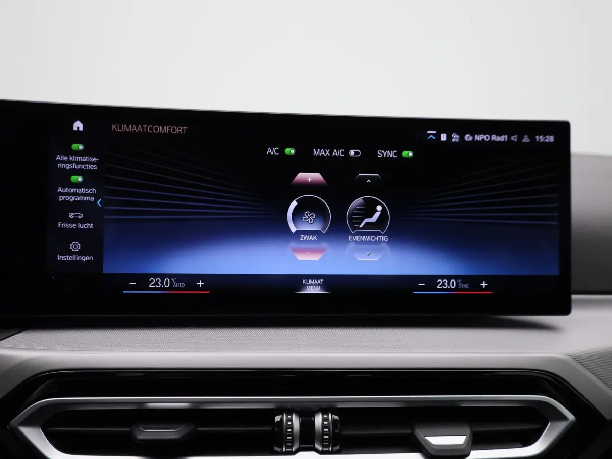 320e | ACHTERUITRIJCAMERA | APPLE CARPLAY - ANDROID AUTO | ELEKTRISCHE KOFFERKLEP | TREKHAAK | NAVIGATIE |