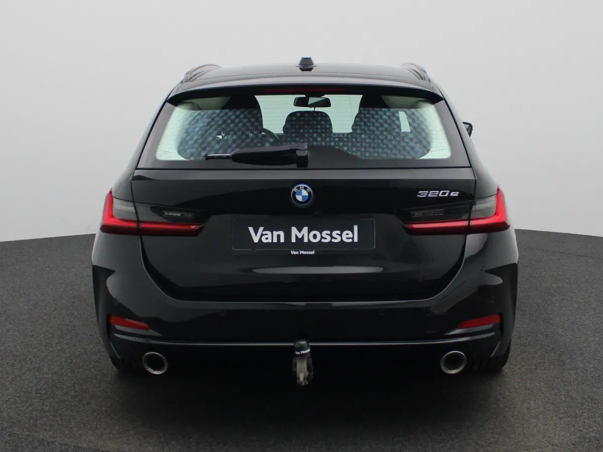 320e | ACHTERUITRIJCAMERA | APPLE CARPLAY - ANDROID AUTO | ELEKTRISCHE KOFFERKLEP | TREKHAAK | NAVIGATIE |