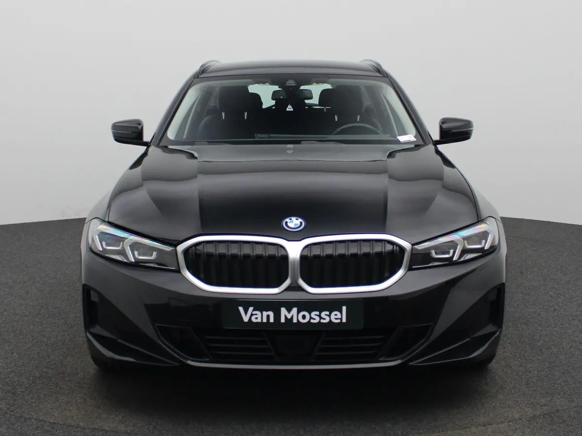 320e | ACHTERUITRIJCAMERA | APPLE CARPLAY - ANDROID AUTO | ELEKTRISCHE KOFFERKLEP | TREKHAAK | NAVIGATIE |
