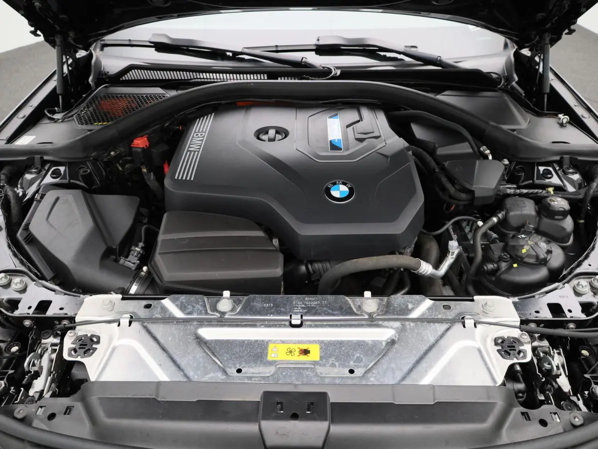 320e | ACHTERUITRIJCAMERA | APPLE CARPLAY - ANDROID AUTO | ELEKTRISCHE KOFFERKLEP | TREKHAAK | NAVIGATIE |