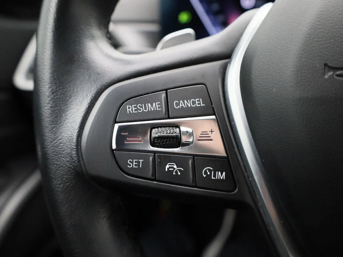 320e | ACHTERUITRIJCAMERA | APPLE CARPLAY - ANDROID AUTO | ELEKTRISCHE KOFFERKLEP | TREKHAAK | NAVIGATIE |