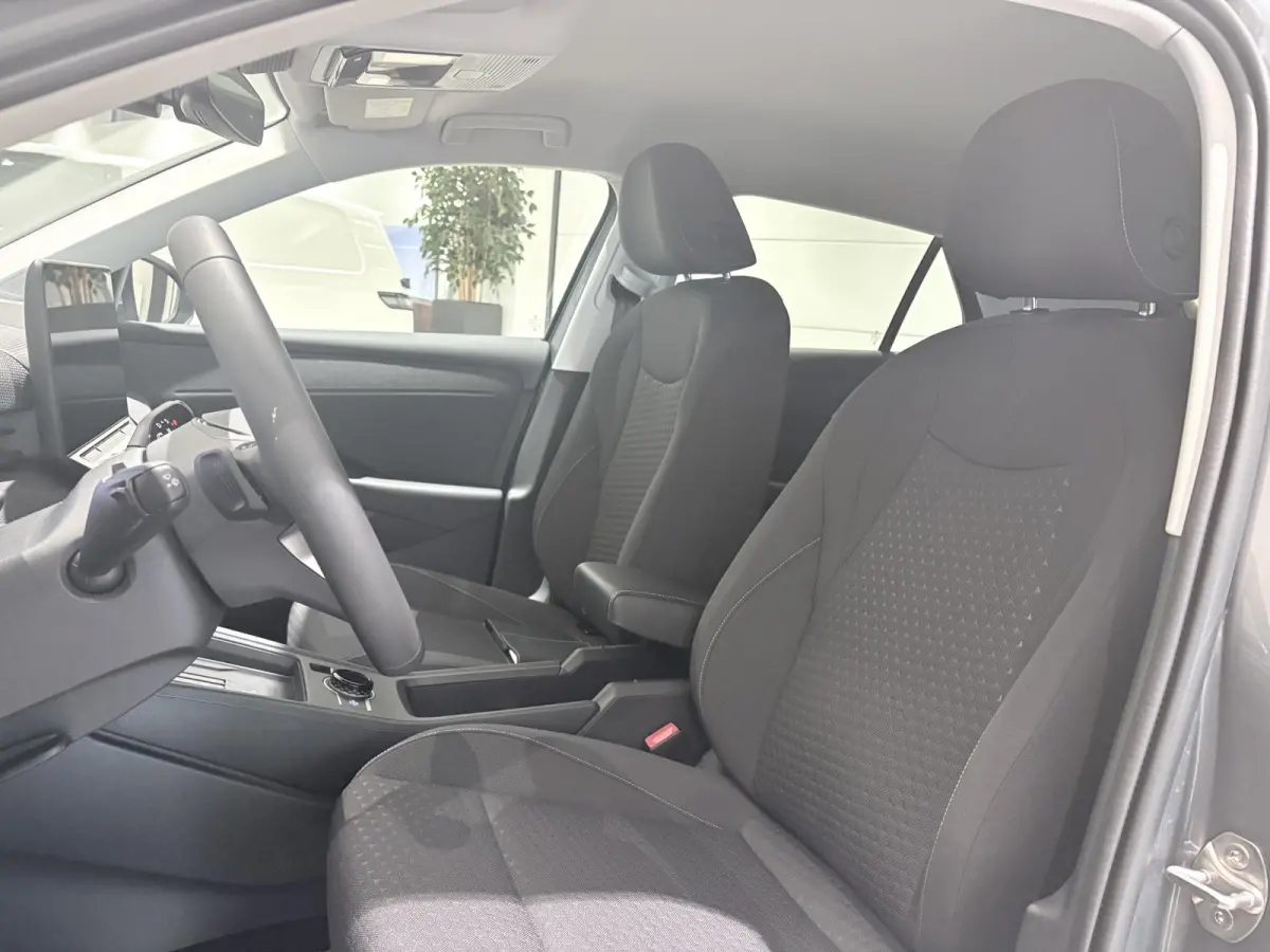 1.5 eTsi Life First Edition 116 PK Automaat | Keyless access | 18" Lichtmetalen velgen | LED koplampen | Apple Carplay | Camera | Android Auto | Climate control | Stoelverwarming | Adaptive 