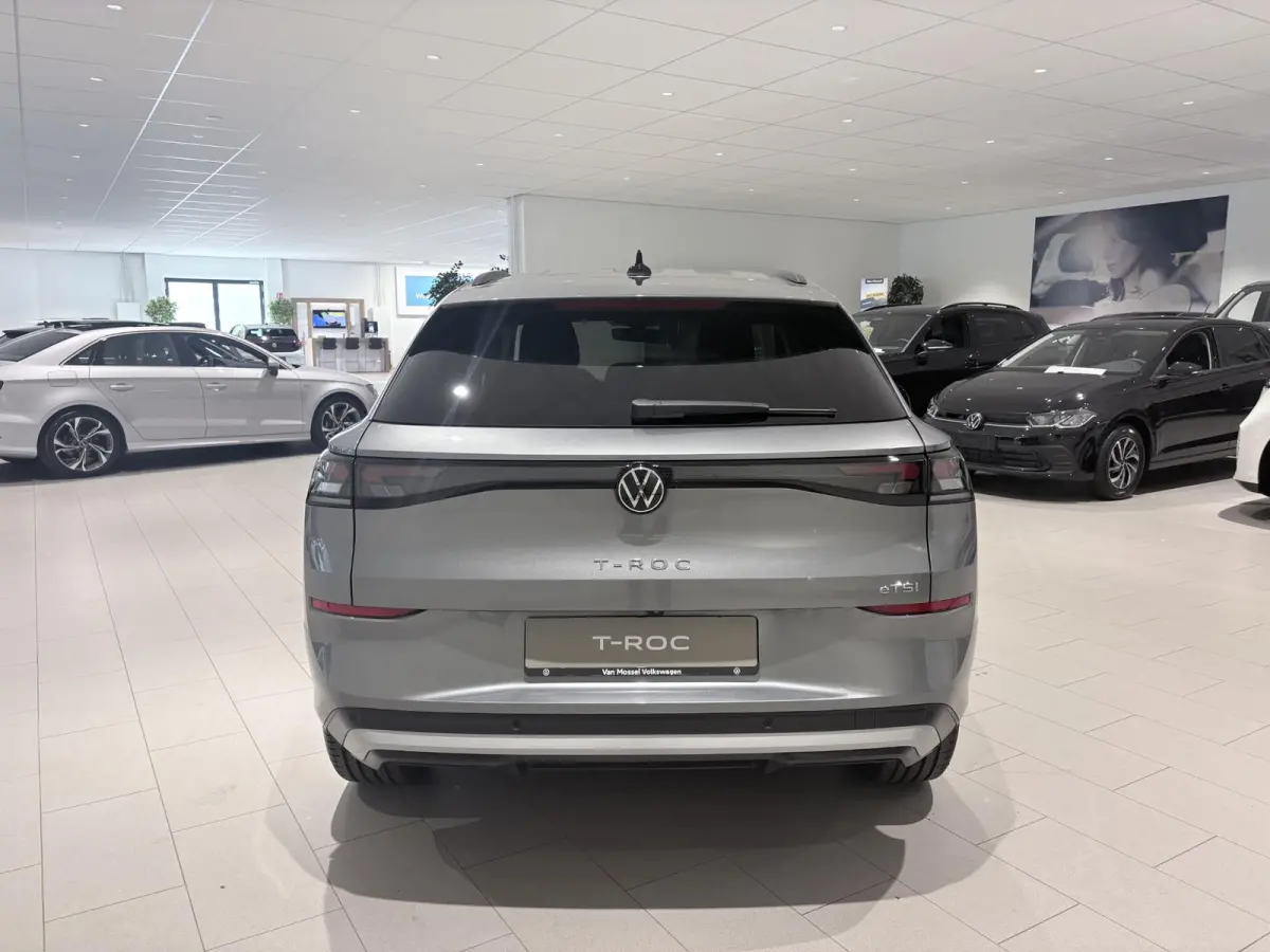 1.5 eTsi Life First Edition 116 PK Automaat | Keyless access | 18" Lichtmetalen velgen | LED koplampen | Apple Carplay | Camera | Android Auto | Climate control | Stoelverwarming | Adaptive 