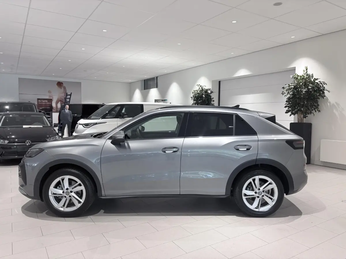 1.5 eTsi Life First Edition 116 PK Automaat | Keyless access | 18" Lichtmetalen velgen | LED koplampen | Apple Carplay | Camera | Android Auto | Climate control | Stoelverwarming | Adaptive 