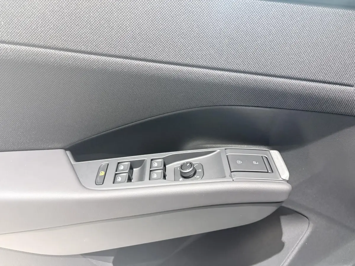 1.5 eTsi Life First Edition 116 PK Automaat | Keyless access | 18" Lichtmetalen velgen | LED koplampen | Apple Carplay | Camera | Android Auto | Climate control | Stoelverwarming | Adaptive 