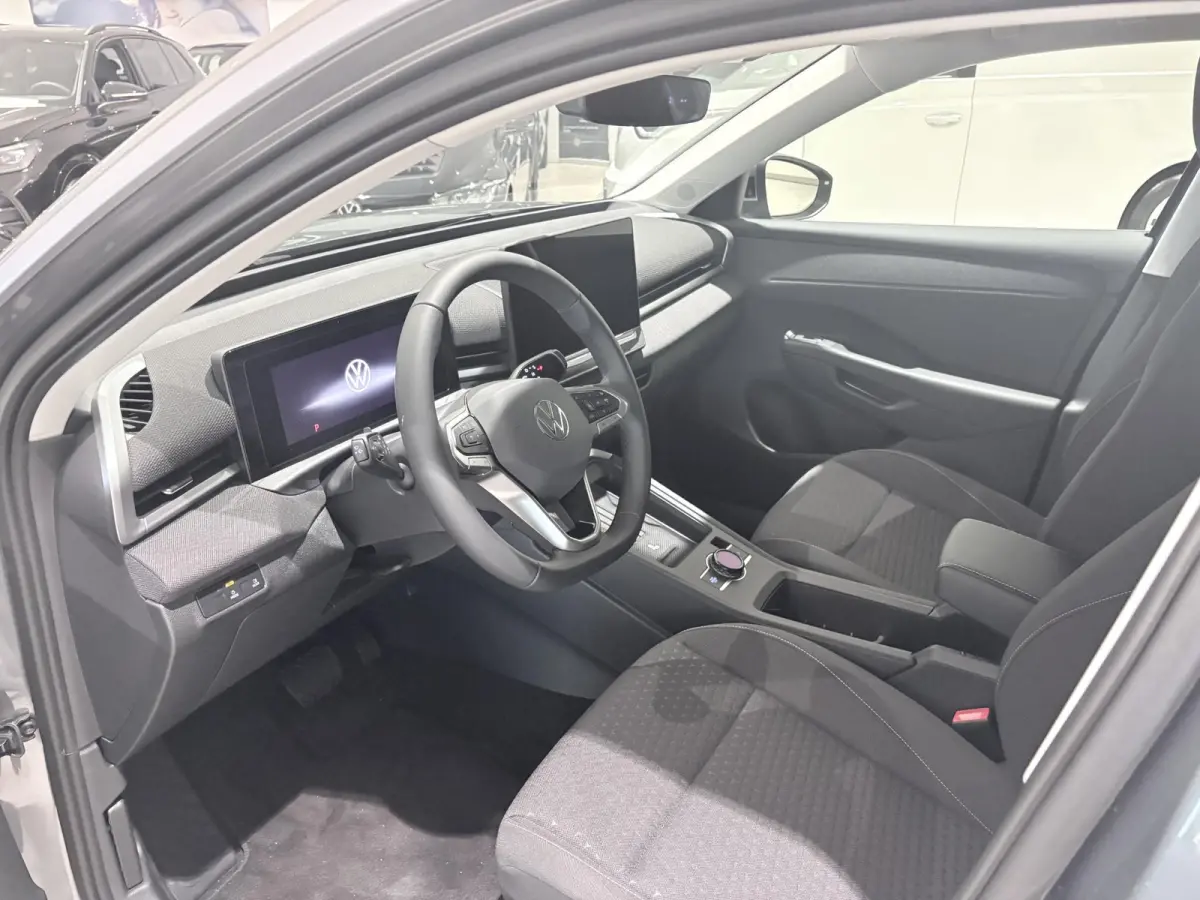 1.5 eTsi Life First Edition 116 PK Automaat | Keyless access | 18" Lichtmetalen velgen | LED koplampen | Apple Carplay | Camera | Android Auto | Climate control | Stoelverwarming | Adaptive 