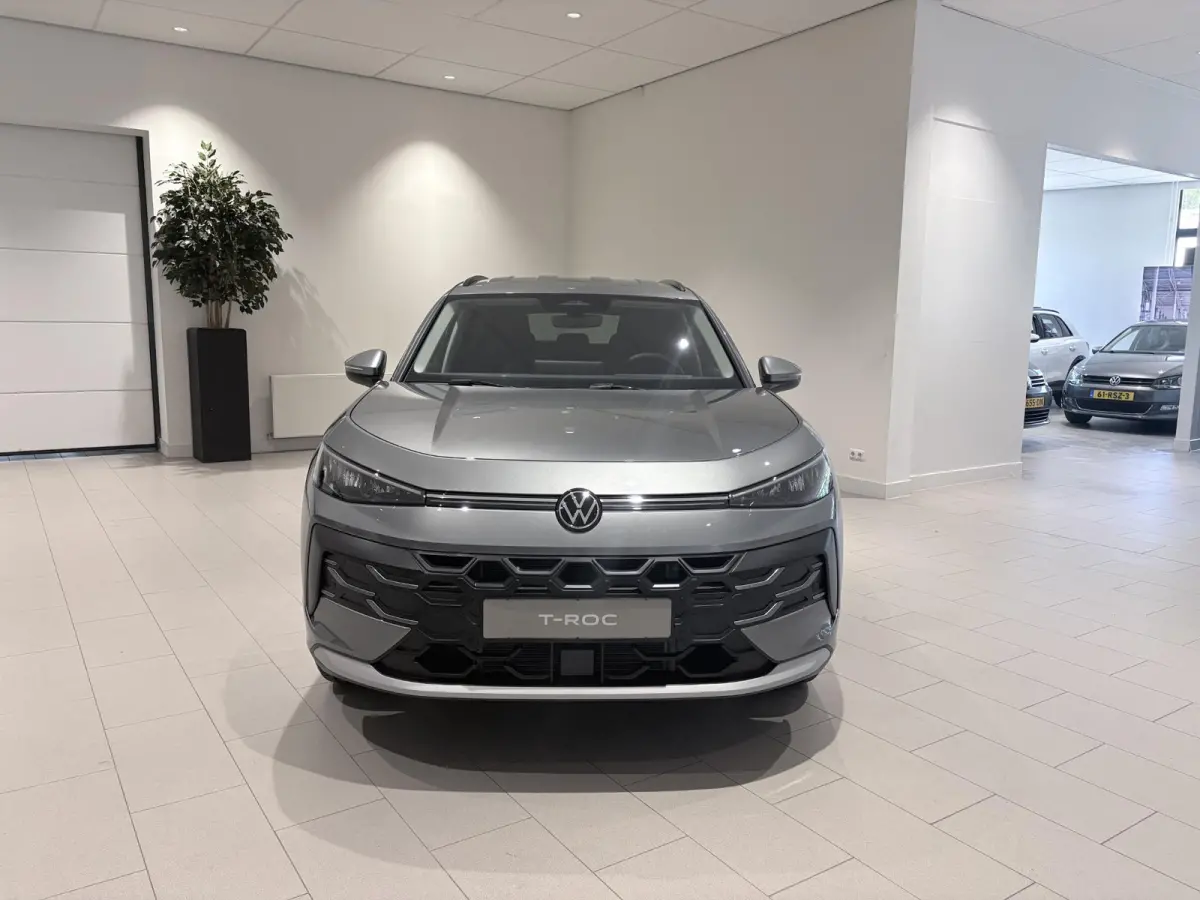 1.5 eTsi Life First Edition 116 PK Automaat | Keyless access | 18" Lichtmetalen velgen | LED koplampen | Apple Carplay | Camera | Android Auto | Climate control | Stoelverwarming | Adaptive 