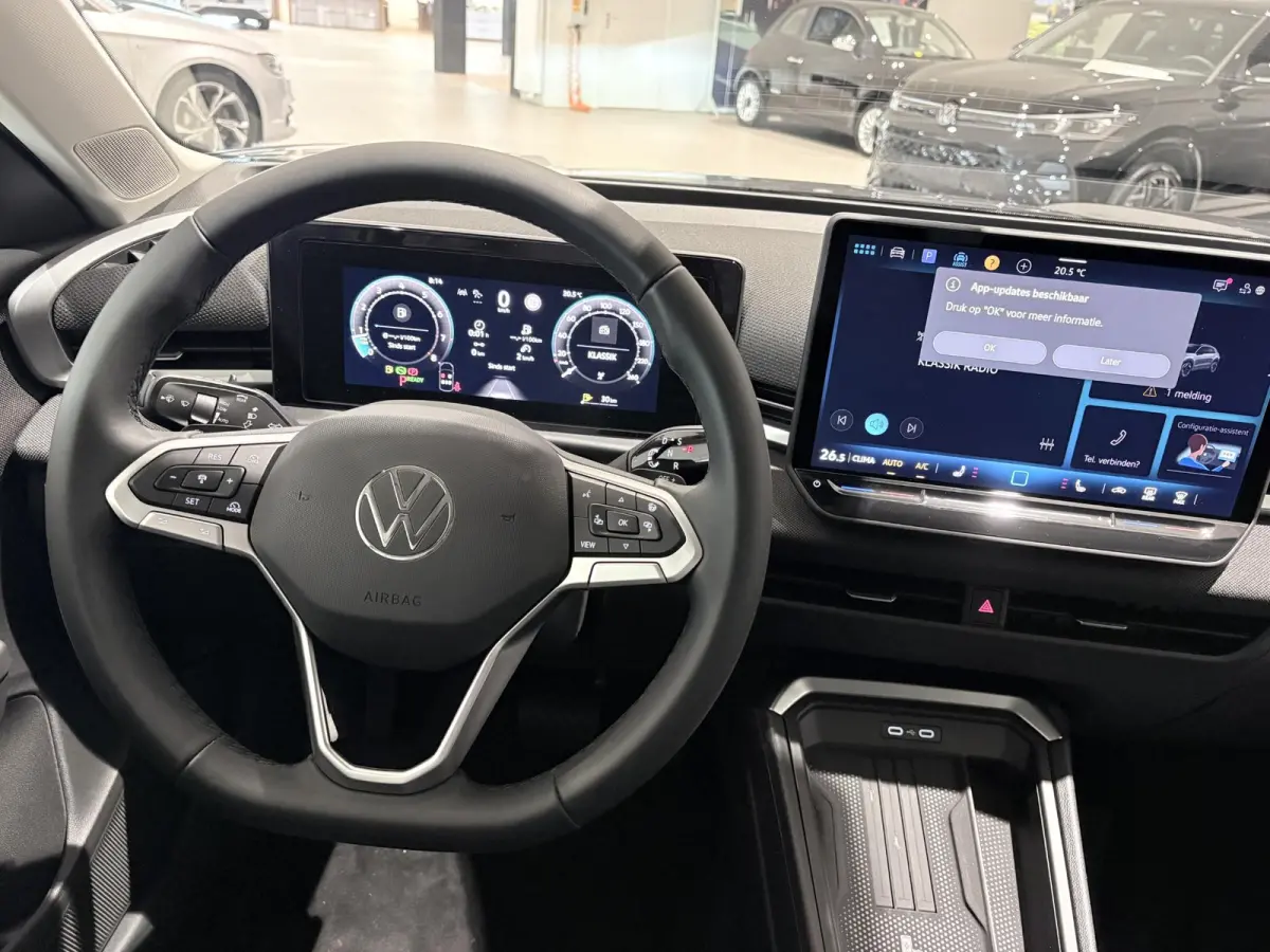 1.5 eTsi Life First Edition 116 PK Automaat | Keyless access | 18" Lichtmetalen velgen | LED koplampen | Apple Carplay | Camera | Android Auto | Climate control | Stoelverwarming | Adaptive 