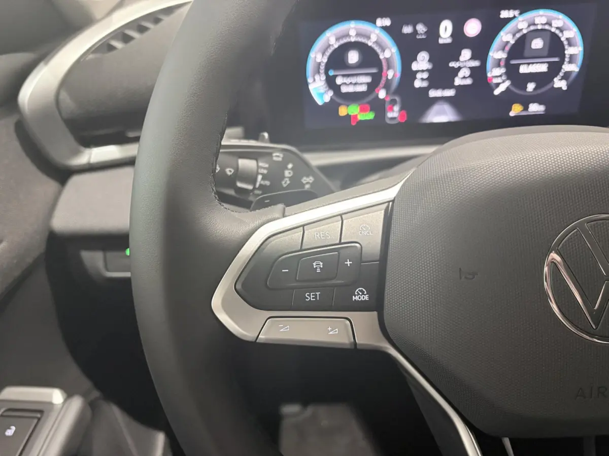 1.5 eTsi Life First Edition 116 PK Automaat | Keyless access | 18" Lichtmetalen velgen | LED koplampen | Apple Carplay | Camera | Android Auto | Climate control | Stoelverwarming | Adaptive 