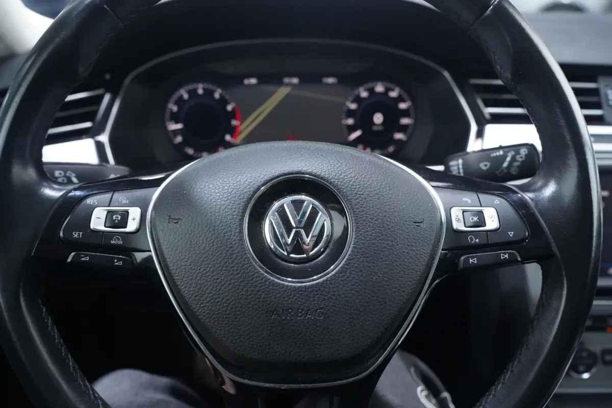 1.4 TSI ACT Comfortline Business Navi Clima Panodak Virtual cockpit Adaptive cruise Pdc