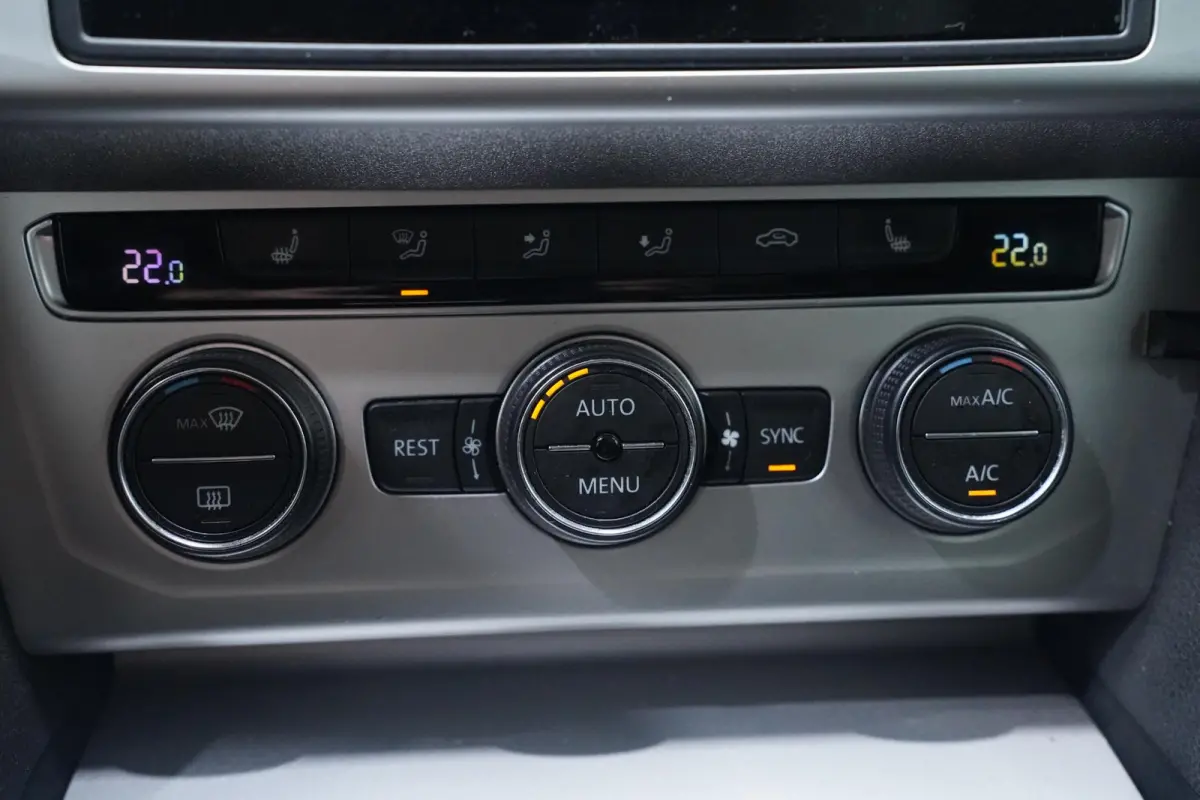 1.4 TSI ACT Comfortline Business Navi Clima Panodak Virtual cockpit Adaptive cruise Pdc