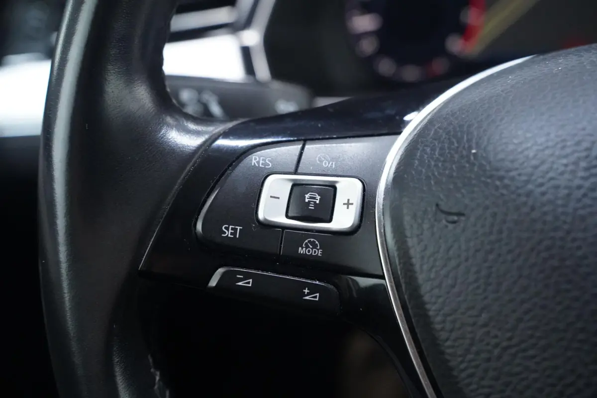 1.4 TSI ACT Comfortline Business Navi Clima Panodak Virtual cockpit Adaptive cruise Pdc