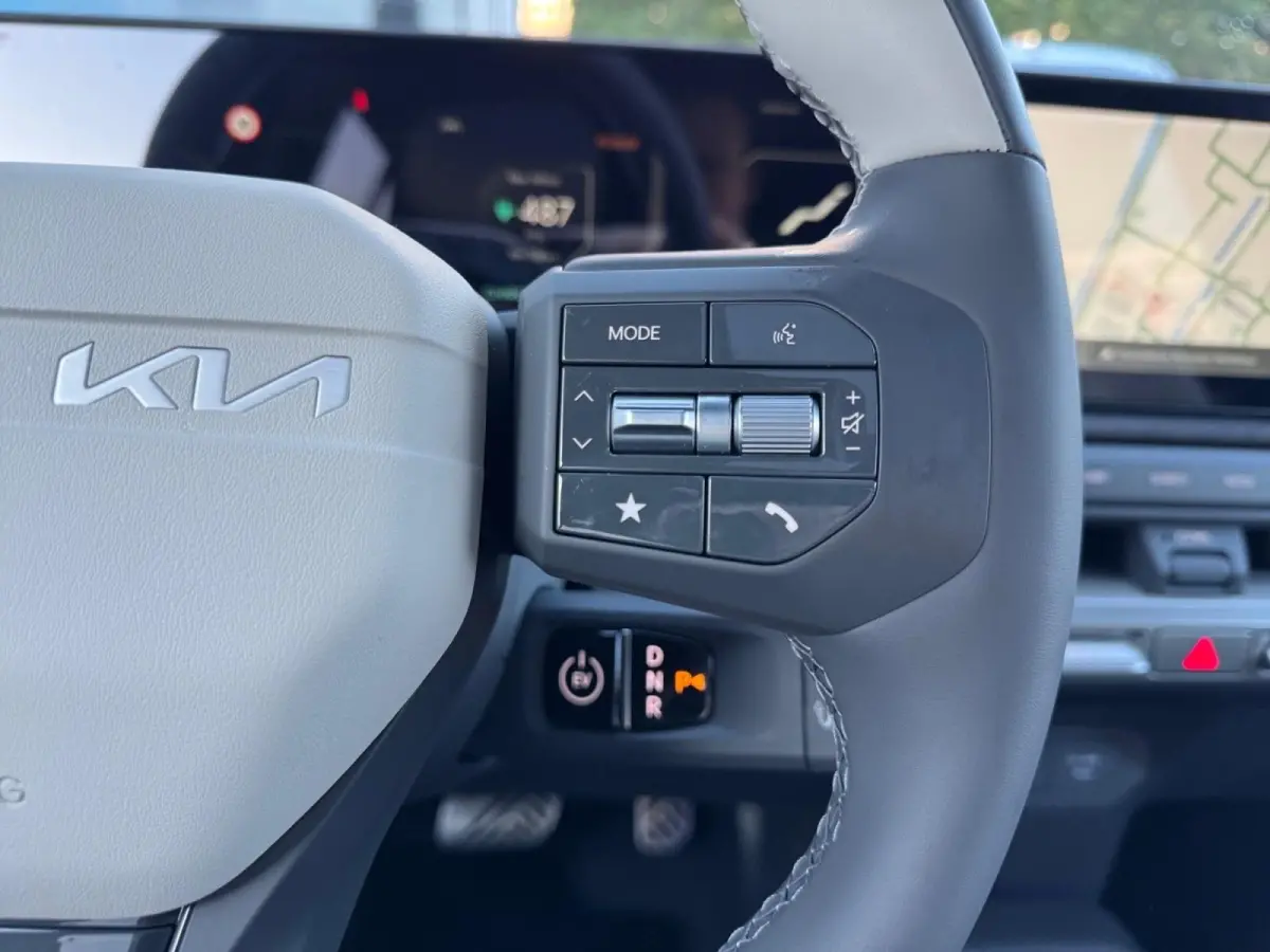 GT-Line Dark Edition 81.4 kWh | cruise Control Adaptief | carplay | Navigatie | Climate control | Stoel verwarming voor + achter | Pakeersensoren voor + achter | Parkeercamera achter | LM Ve