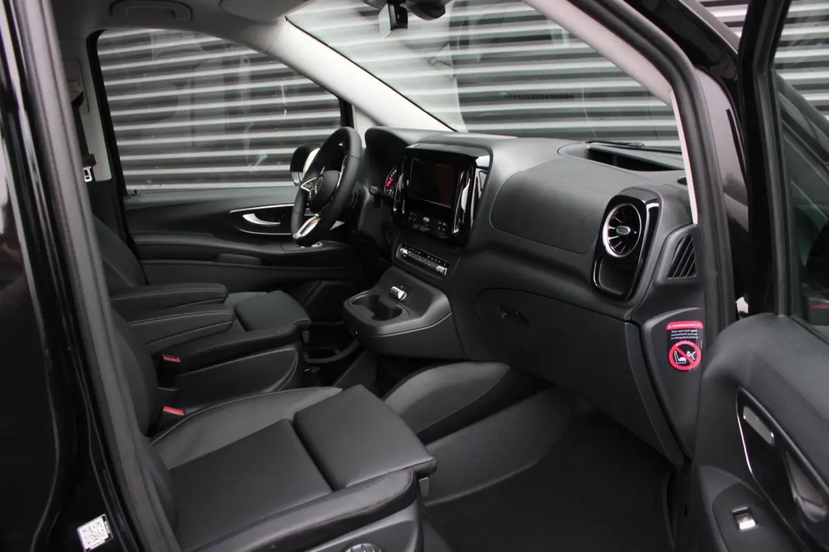 119 CDI L3 SPORT DUBBEL CABINE / DC / BPM VRIJ / FULL BLACK / 2X SCHUIFDEUREN / AMG / VERLAAGD / APPLE CARPLAY