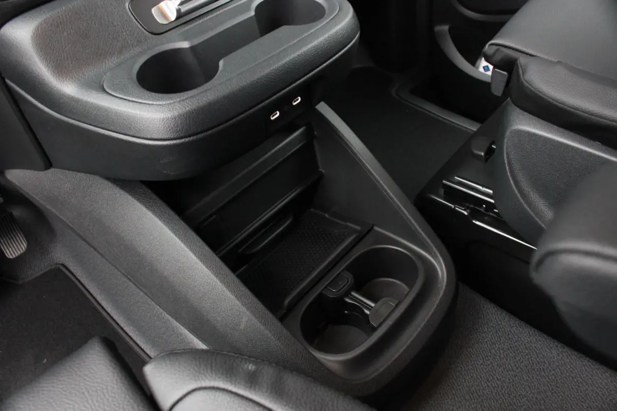 119 CDI L3 SPORT DUBBEL CABINE / DC / BPM VRIJ / FULL BLACK / 2X SCHUIFDEUREN / AMG / VERLAAGD / APPLE CARPLAY