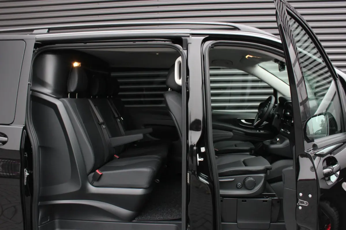 119 CDI L3 SPORT DUBBEL CABINE / DC / BPM VRIJ / FULL BLACK / 2X SCHUIFDEUREN / AMG / VERLAAGD / APPLE CARPLAY