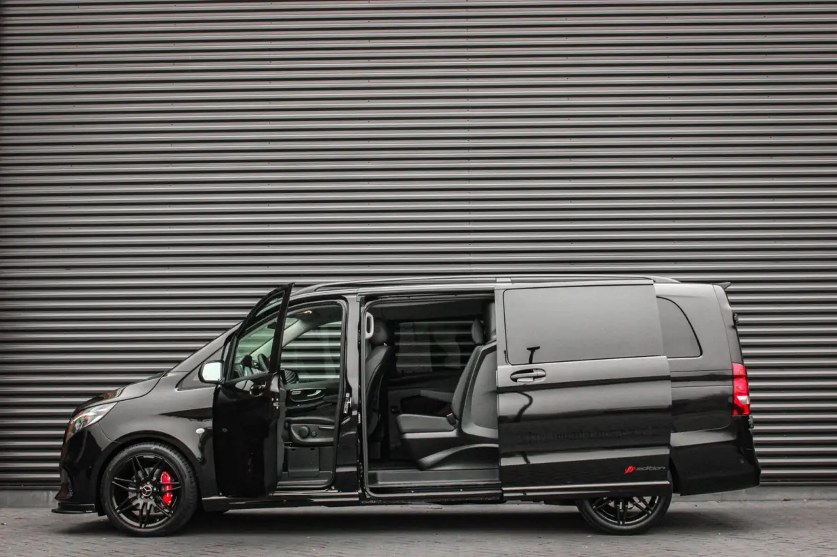 119 CDI L3 SPORT DUBBEL CABINE / DC / BPM VRIJ / FULL BLACK / 2X SCHUIFDEUREN / AMG / VERLAAGD / APPLE CARPLAY