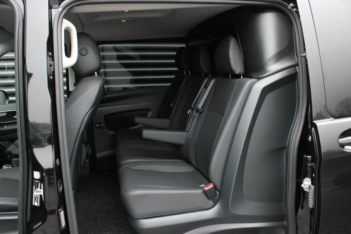 119 CDI L3 SPORT DUBBEL CABINE / DC / BPM VRIJ / FULL BLACK / 2X SCHUIFDEUREN / AMG / VERLAAGD / APPLE CARPLAY
