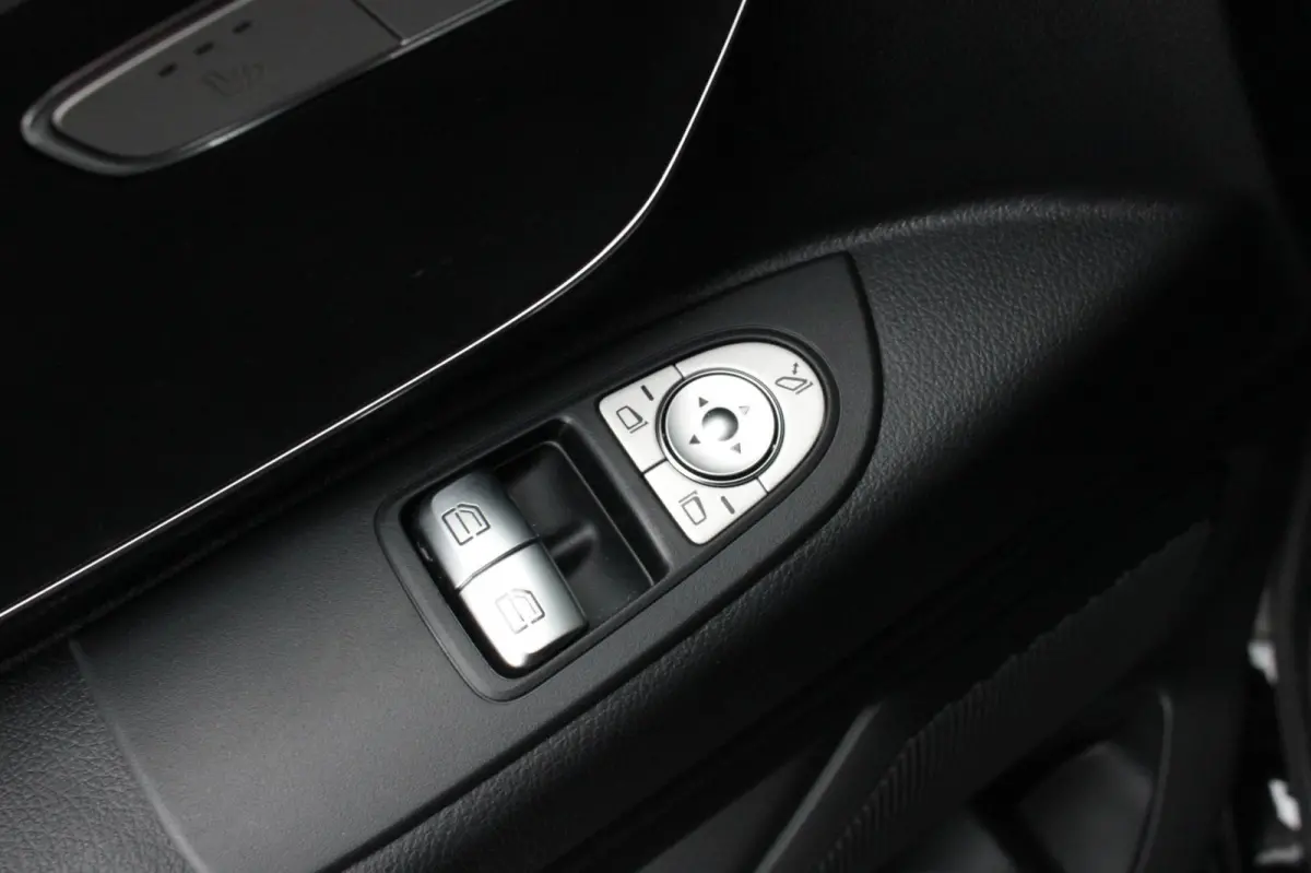 119 CDI L3 SPORT DUBBEL CABINE / DC / BPM VRIJ / FULL BLACK / 2X SCHUIFDEUREN / AMG / VERLAAGD / APPLE CARPLAY