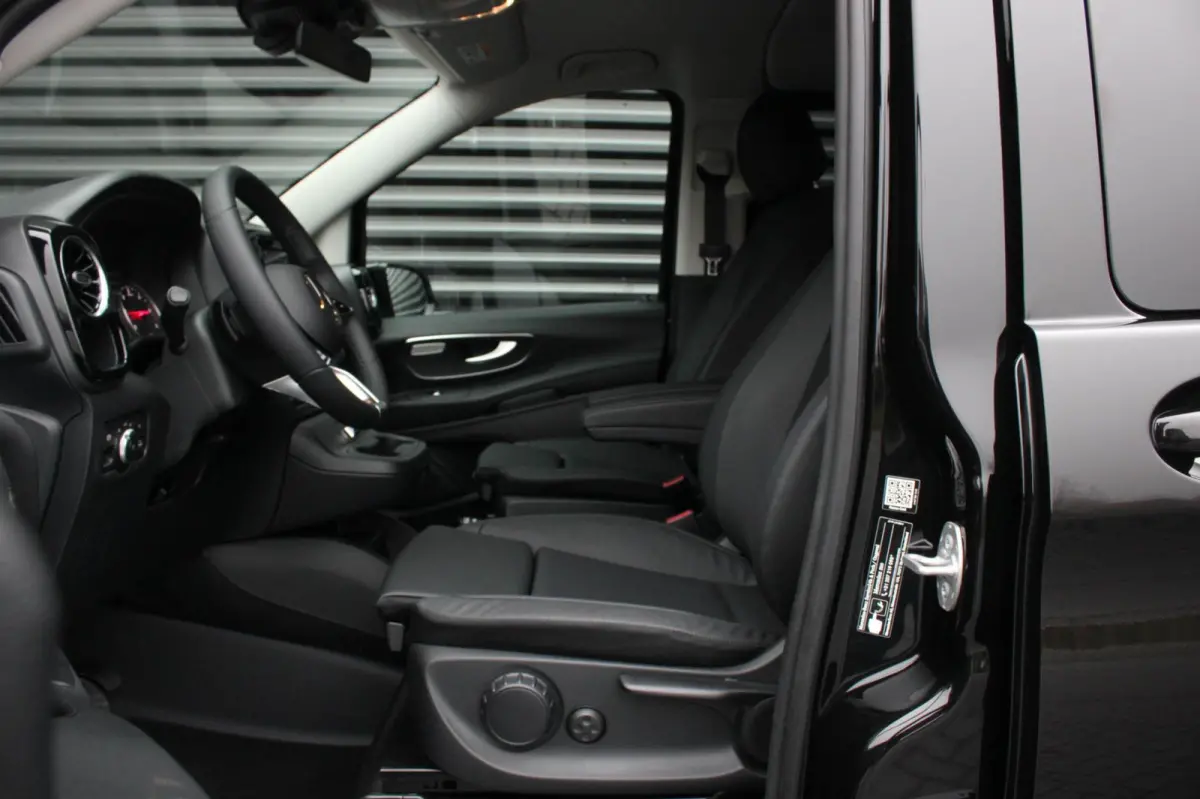 119 CDI L3 SPORT DUBBEL CABINE / DC / BPM VRIJ / FULL BLACK / 2X SCHUIFDEUREN / AMG / VERLAAGD / APPLE CARPLAY