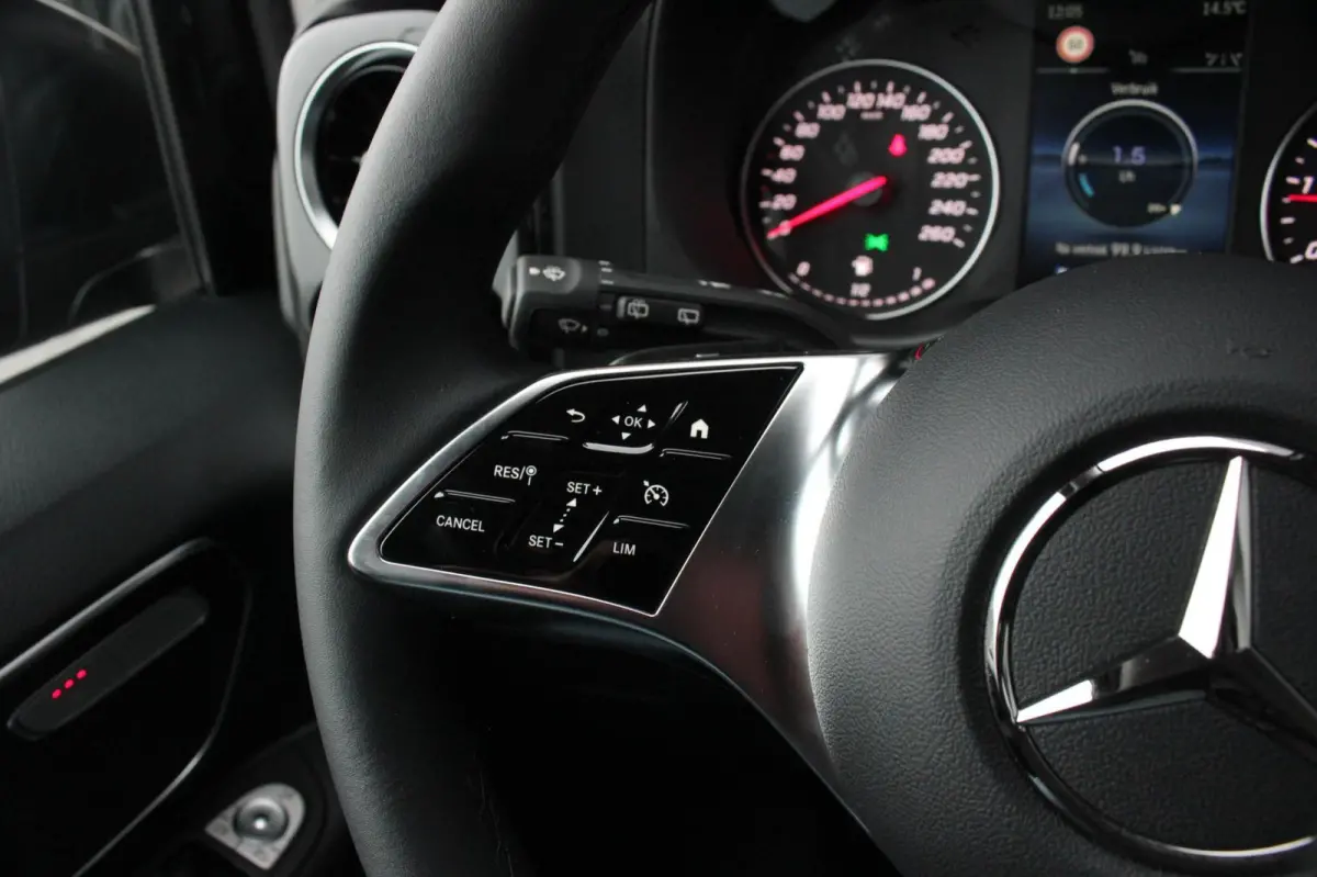 119 CDI L3 SPORT DUBBEL CABINE / DC / BPM VRIJ / FULL BLACK / 2X SCHUIFDEUREN / AMG / VERLAAGD / APPLE CARPLAY