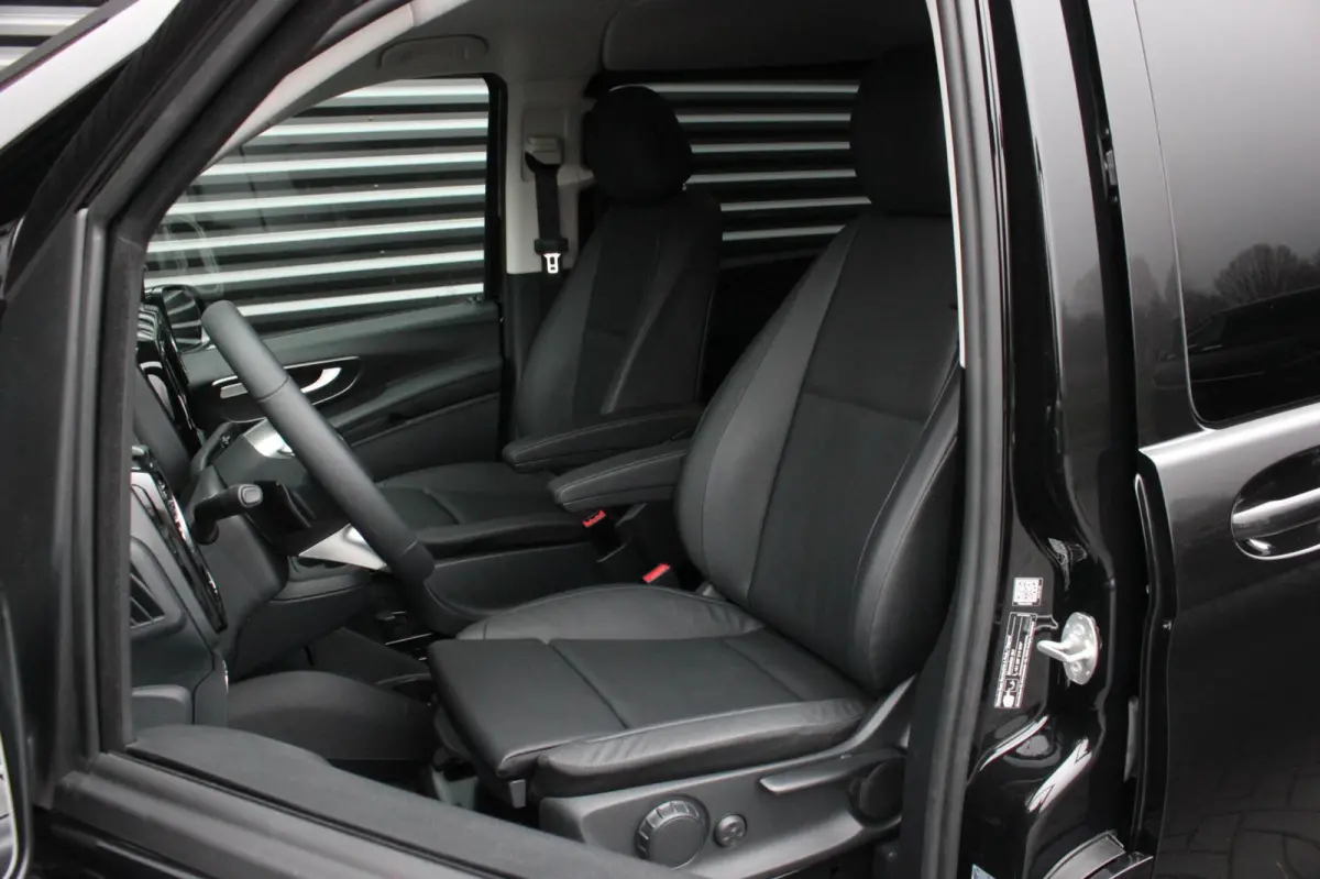 119 CDI L3 SPORT DUBBEL CABINE / DC / BPM VRIJ / FULL BLACK / 2X SCHUIFDEUREN / AMG / VERLAAGD / APPLE CARPLAY