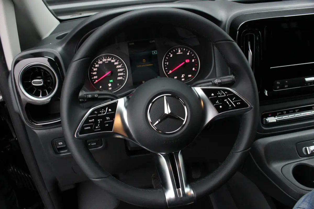 119 CDI L3 SPORT DUBBEL CABINE / DC / BPM VRIJ / FULL BLACK / 2X SCHUIFDEUREN / AMG / VERLAAGD / APPLE CARPLAY