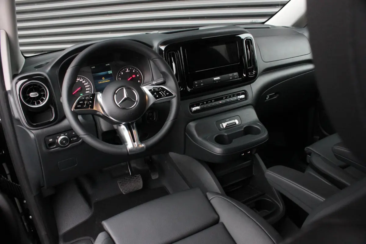 119 CDI L3 SPORT DUBBEL CABINE / DC / BPM VRIJ / FULL BLACK / 2X SCHUIFDEUREN / AMG / VERLAAGD / APPLE CARPLAY