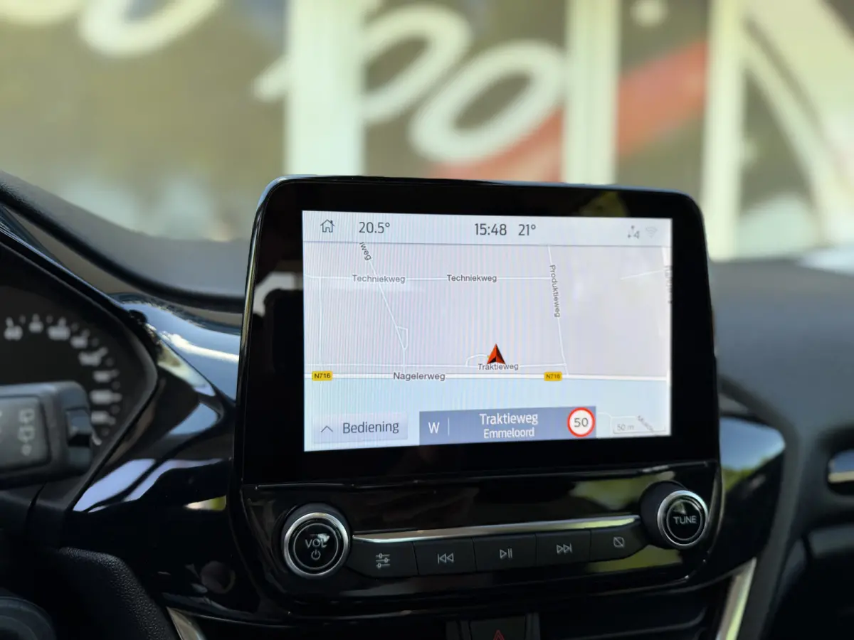 1.0 EcoBoost Hybrid Titanium / Cruise / Airco / Carplay / Keyless / Lane assist