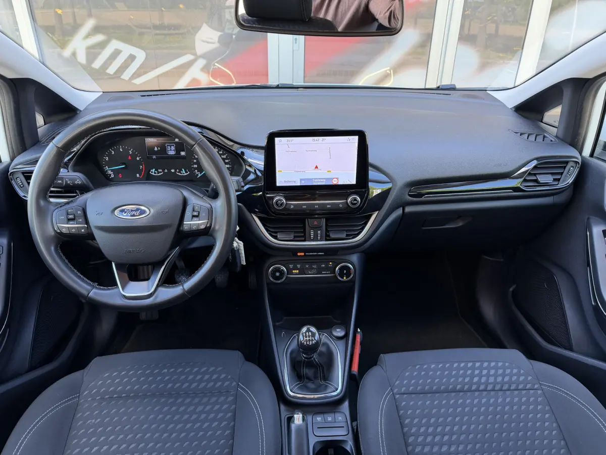 1.0 EcoBoost Hybrid Titanium / Cruise / Airco / Carplay / Keyless / Lane assist