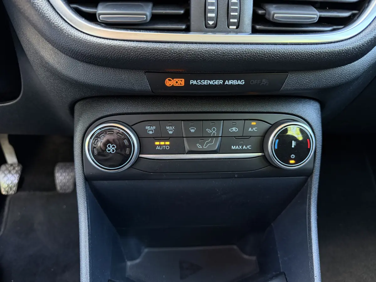 1.0 EcoBoost Hybrid Titanium / Cruise / Airco / Carplay / Keyless / Lane assist