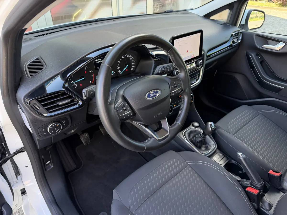 1.0 EcoBoost Hybrid Titanium / Cruise / Airco / Carplay / Keyless / Lane assist